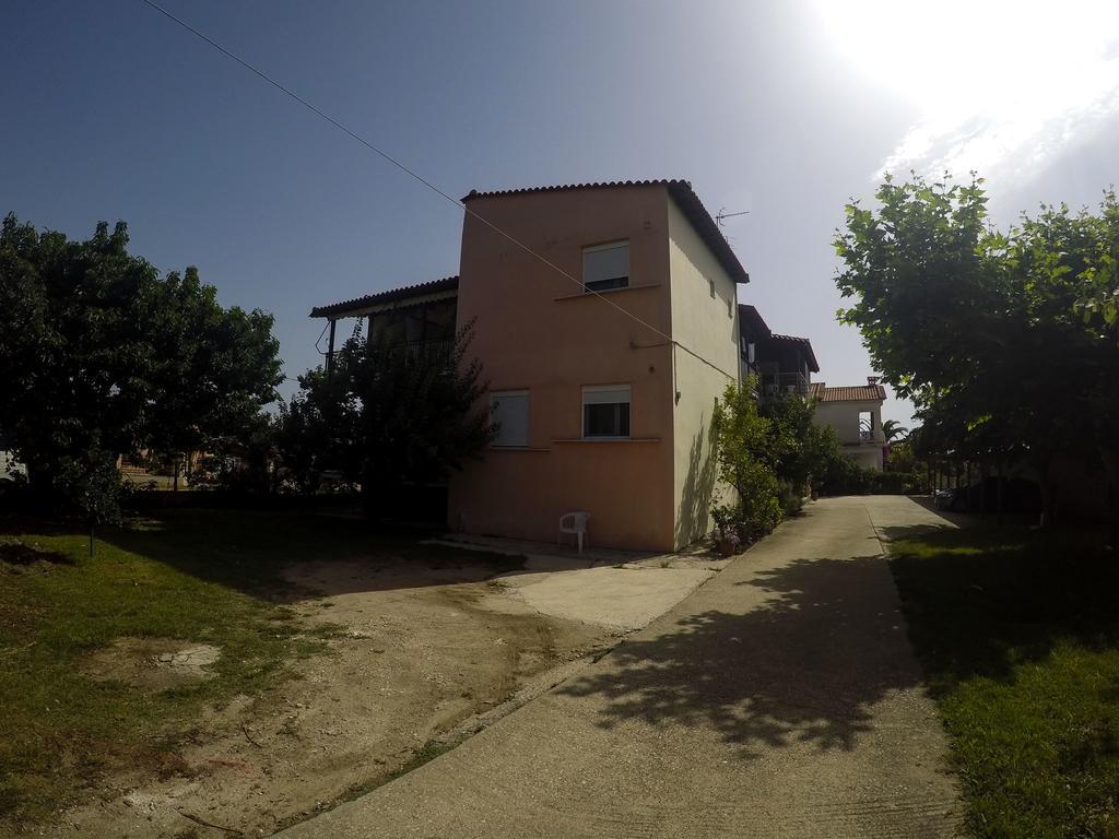 Ioannis Avrades Apartments Agiakampos  Exterior foto