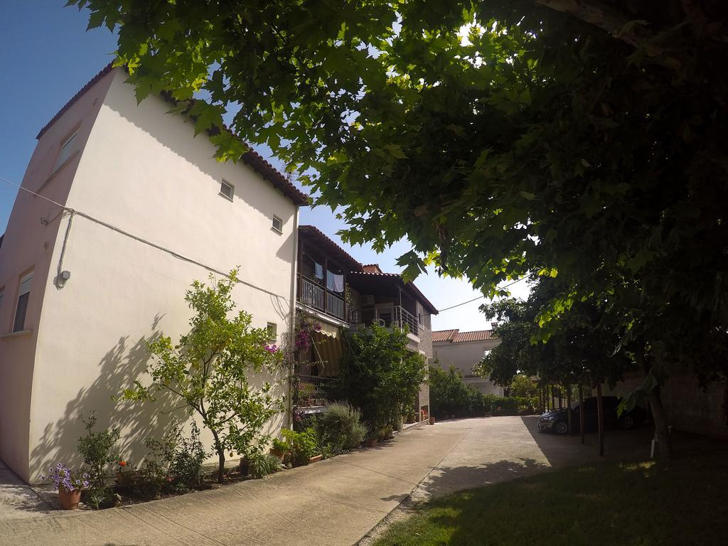 Ioannis Avrades Apartments Agiakampos  Exterior foto